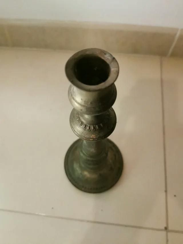 decoración : candeloro antiguo de metal (bronce?)