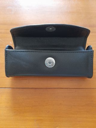 Portagafas de cuero
