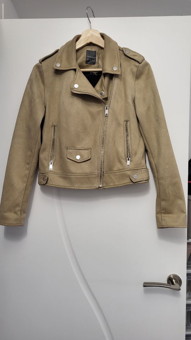 Chaqueta beige aterciopelada