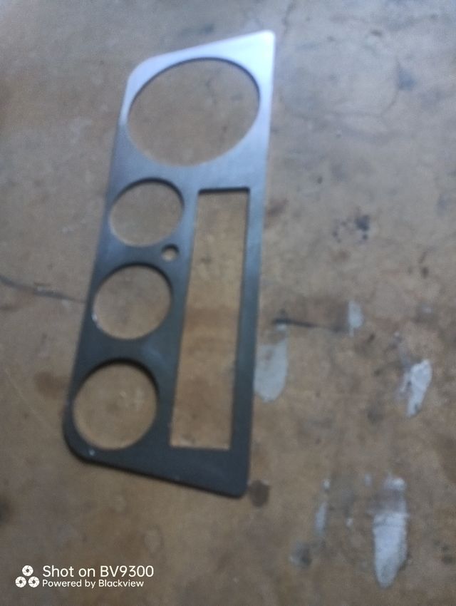 Embellecedor metálico para defender