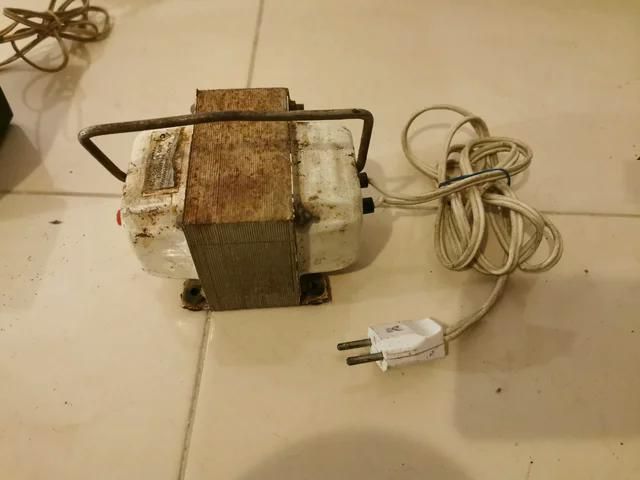 antiguo voltímetro +tranformador 220/125V