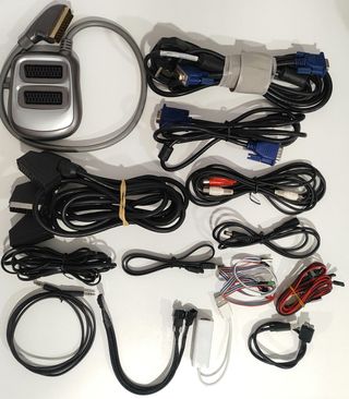Cables y adaptadores variados