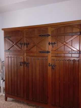 Armario antiguo CHICLANA perfecto,regalo una estan