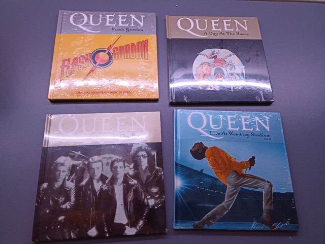 Discografía Queen con libro y CDs