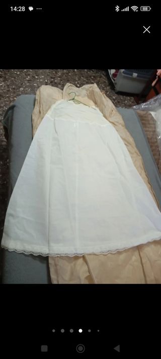 Vestido de novia de pedrería con velo 