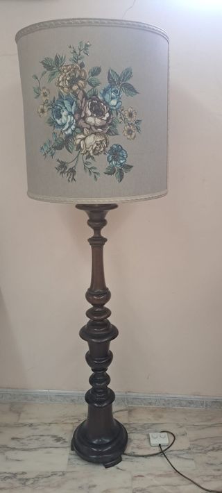 Lámpara de pie antigua
