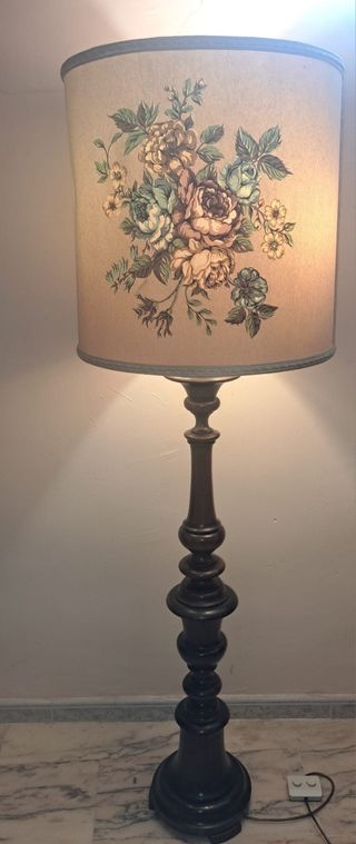 Lámpara de pie antigua
