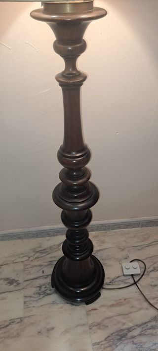 Lámpara de pie antigua