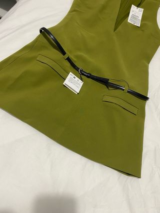 Vestido de fiesta con cinturón Zara. Sin estrenar