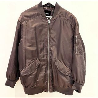 Bomber gris oversize de Pull and Bear