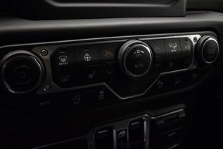 Jeep Wrangler 2.2 CRD OSCAR MIKE EDITION 