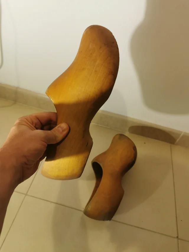 zapato de madera antiguos