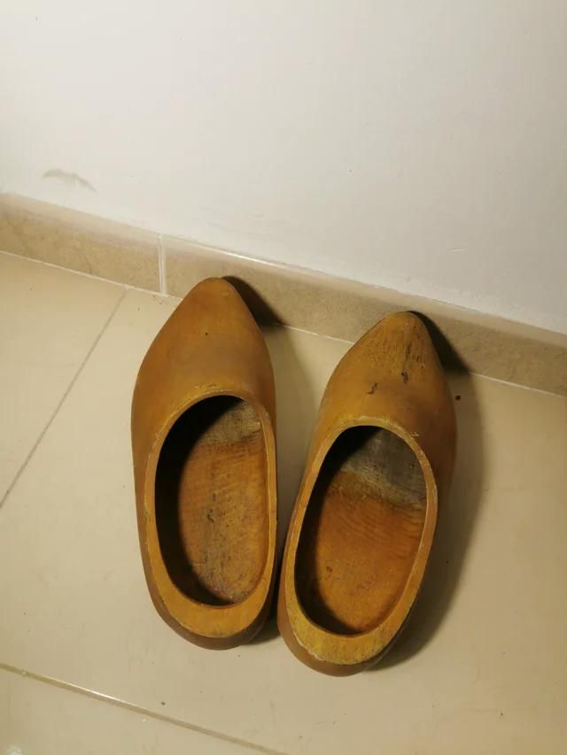 zapato de madera antiguos