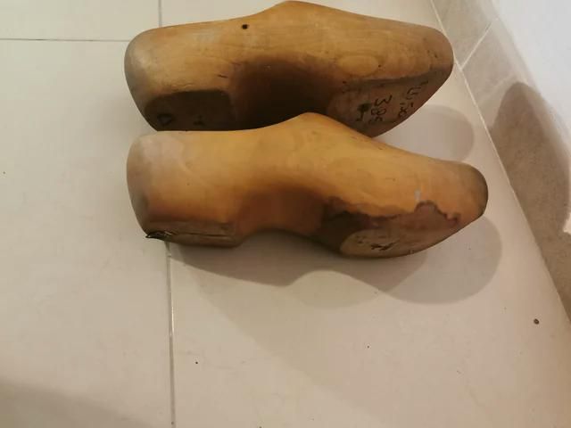 zapato de madera antiguos