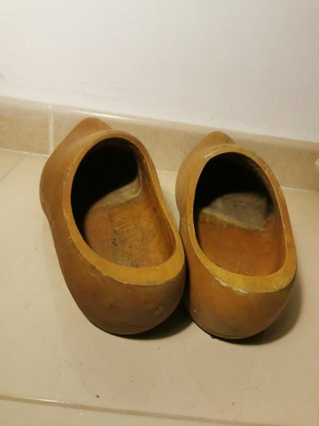 zapato de madera antiguos