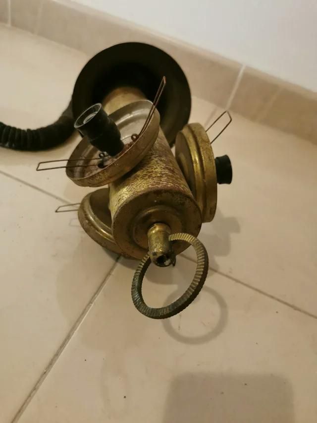 lámpara con cobre bastante oxidado