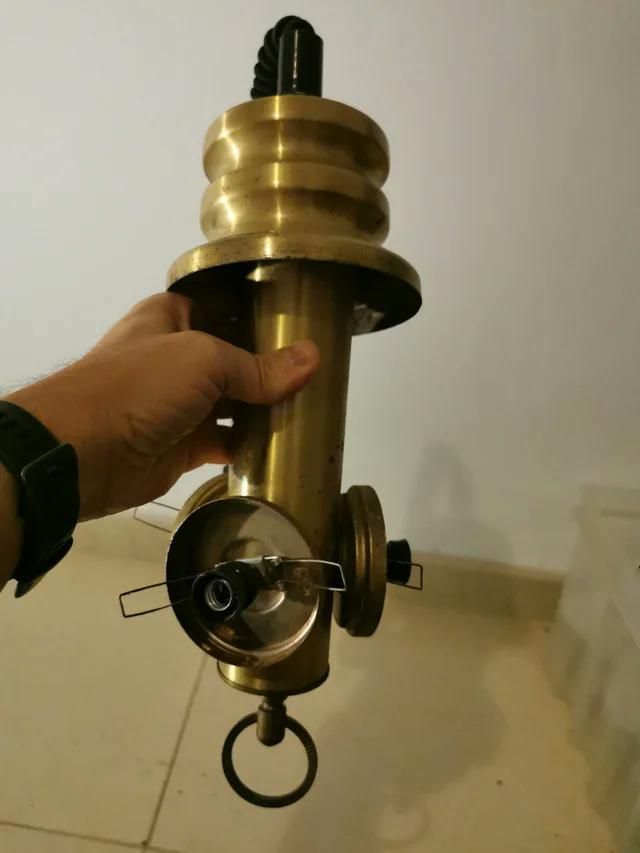 lámpara con cobre bastante oxidado