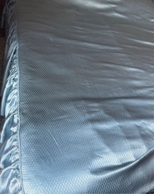 Trapunta in seta con volantes