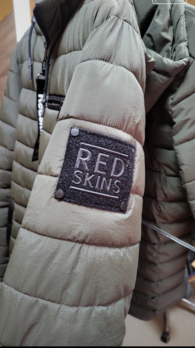 Abrigo Redskins talla L. Usada