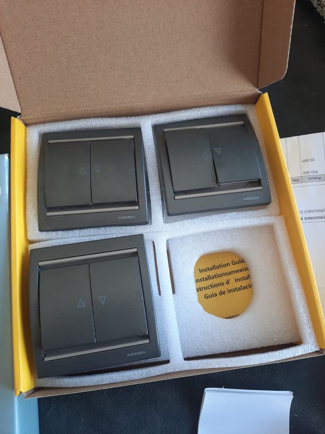 Interruptor de persiana NIESSEN Olas titanio