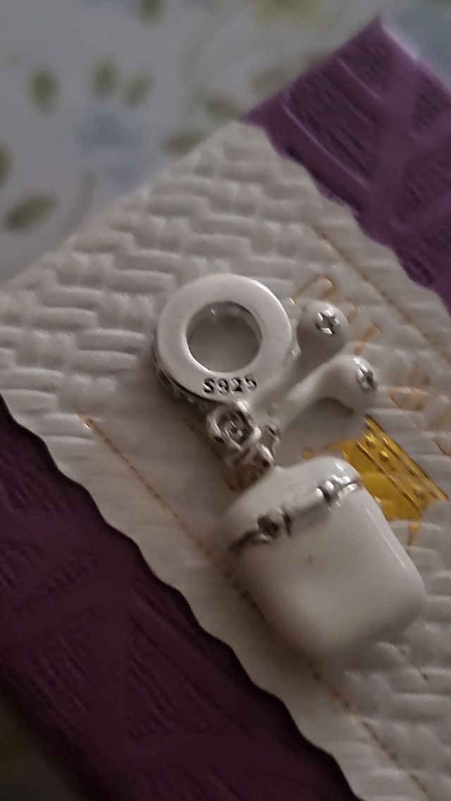 Charm plata auriculares blancos