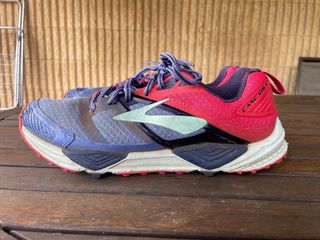 Brooks Cascadia 12 mujer 40.5