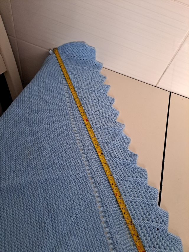 Toquilla-poncho tejido a mano