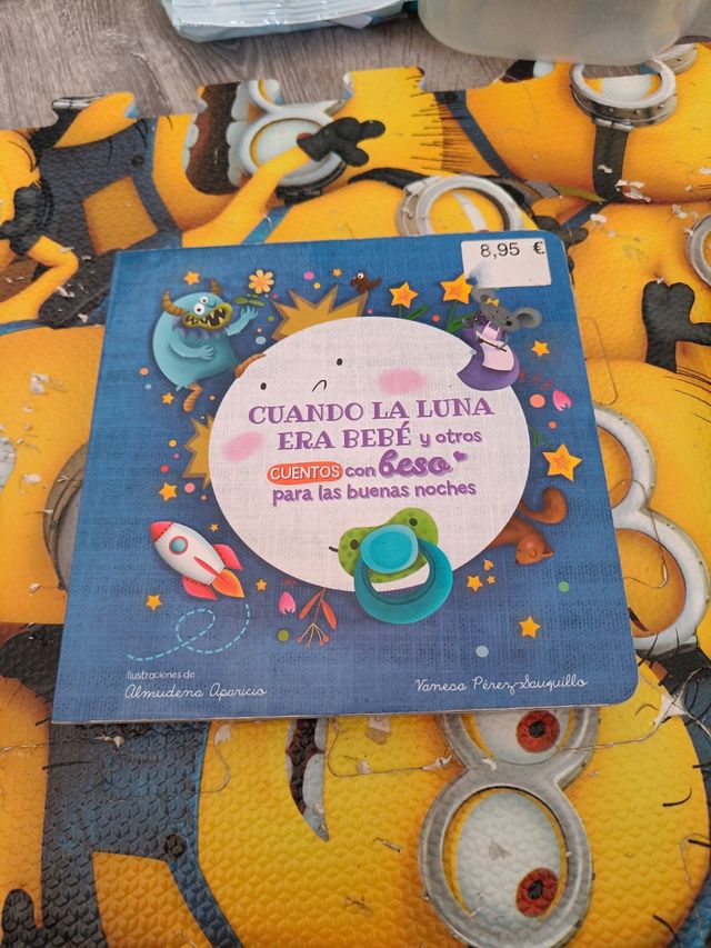 Cuando la luna era bebé y otros cuentos con beso para las buenas noches / When t he Moon Was a Baby and Other Bedtime Stories with a Good Night Kiss (Spanish Edition)
