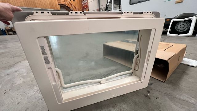 Claraboya Heiki Dometic 700 x 500