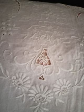 Copriletto ricamato