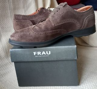 Zapatos picados de Frau