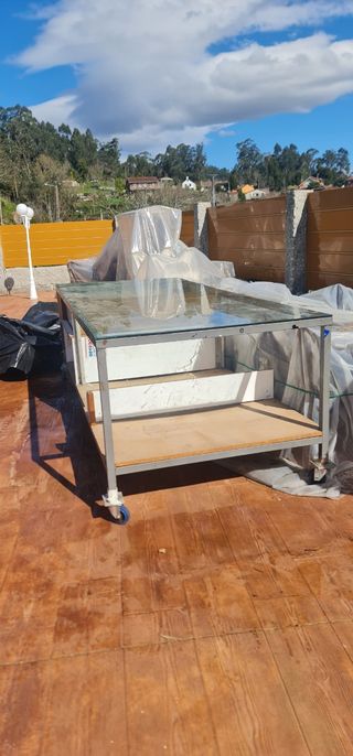 Mesa de cristal especial corte