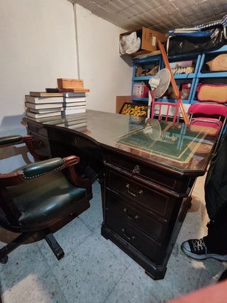 Despacho madera de caoba y piel