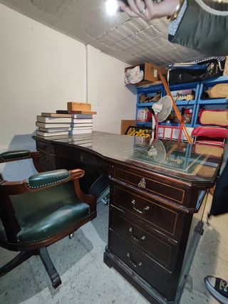 Despacho madera de caoba y piel