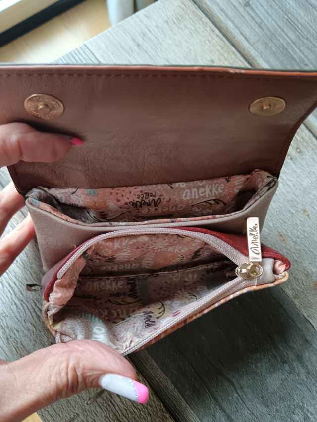 Monedero con varios departamentos