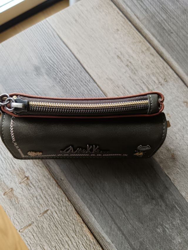 Monedero con varios departamentos