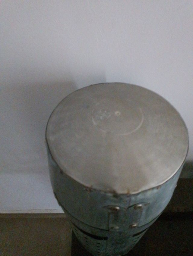 Elmo medievale in metallo.