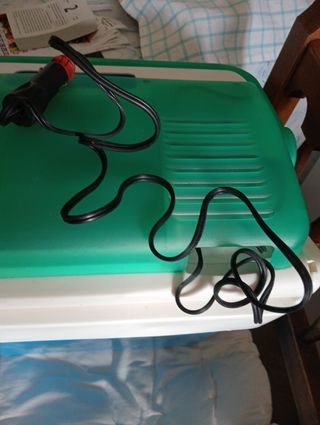 Nevera eléctrica para coche, en perfecto estado.