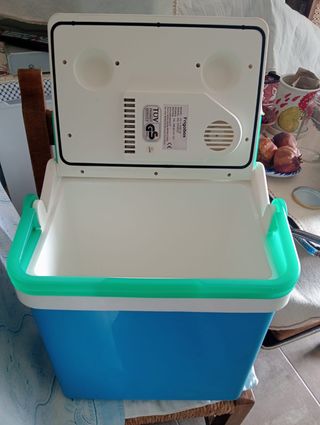 Nevera eléctrica para coche, en perfecto estado.