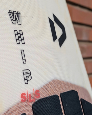 Tabla kitesurf Duotone Whip SLS 5'3” SURF ligera