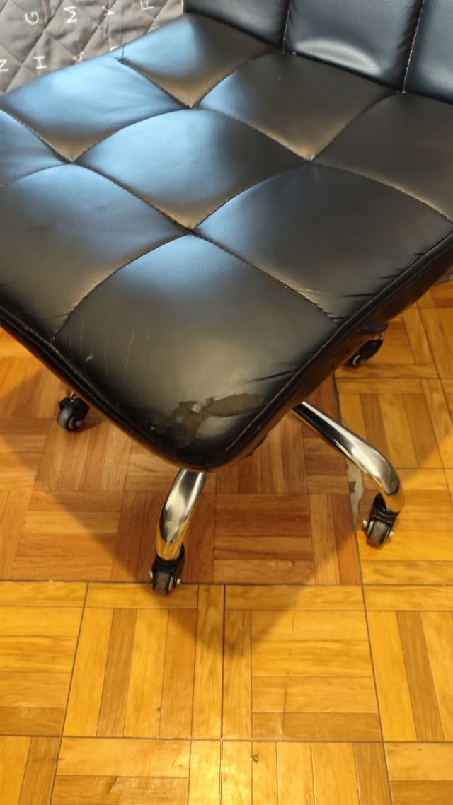 Silla de escritorio negra regulable