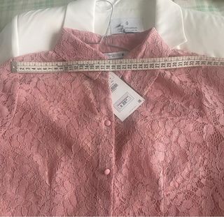 Camisa de encaje de Zara. Talla M.