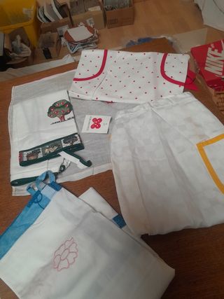 Grembiuli nuovi ricamati prezzo singolo