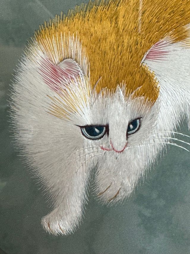 Prezioso ricamo in seta orientale double face