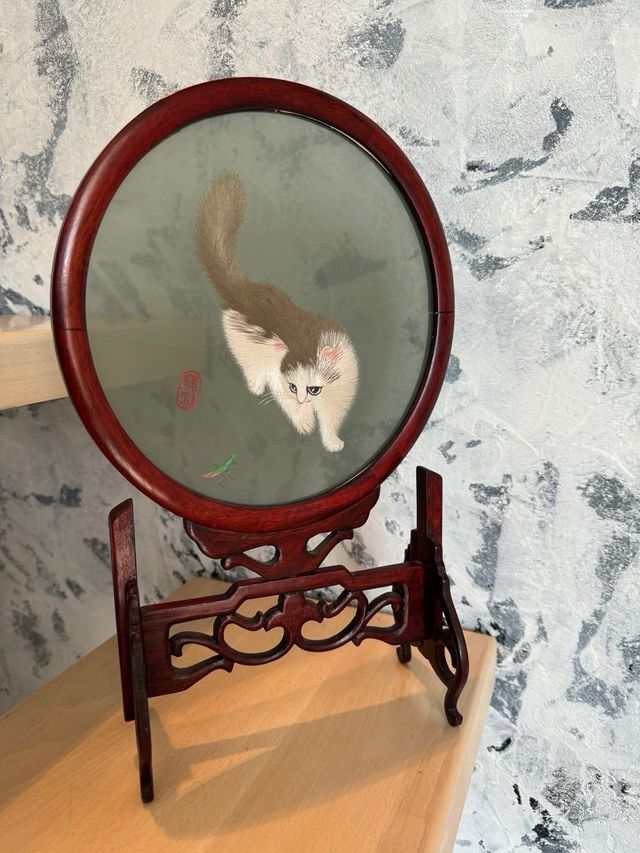 Prezioso ricamo in seta orientale double face