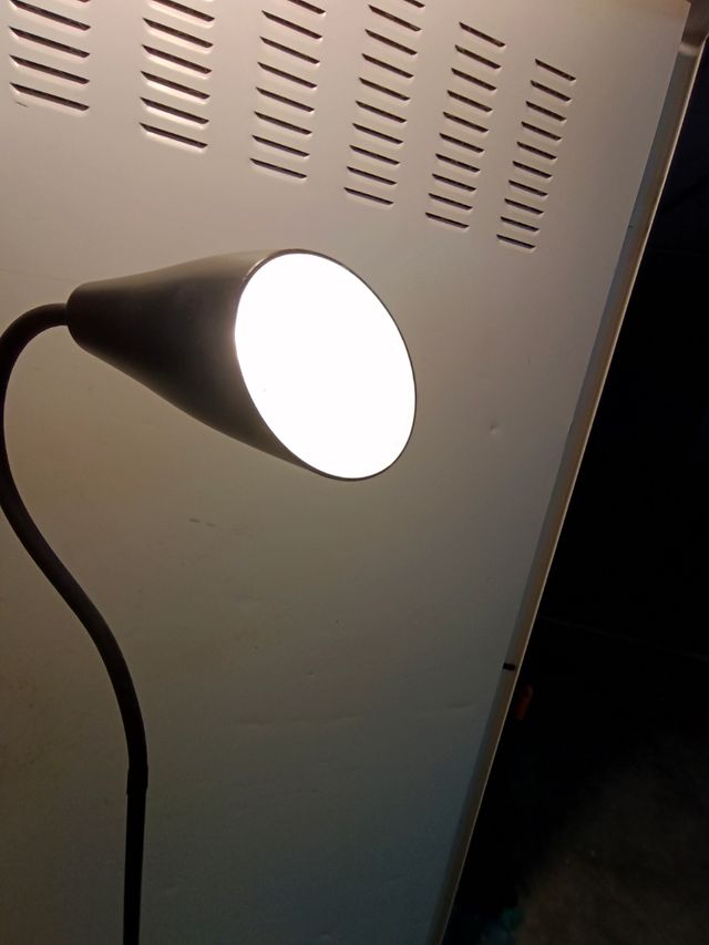 Lampada da terra retrattile colore nero