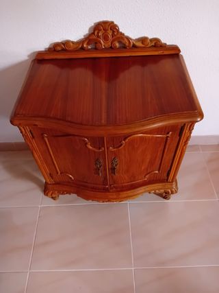 Comoda espejo y mesillas antiguas150