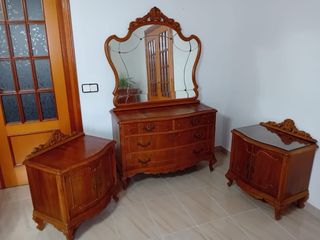 Comoda espejo y mesillas antiguas150