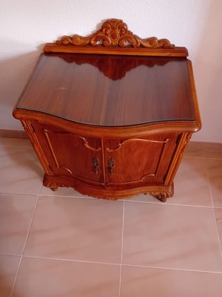 Comoda espejo y mesillas antiguas150