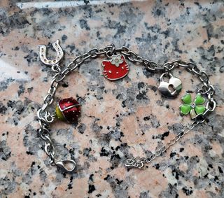 Bracciale con ciondolini portafortuna